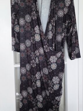 Geometric Print Wrap Dress in Black and Cream